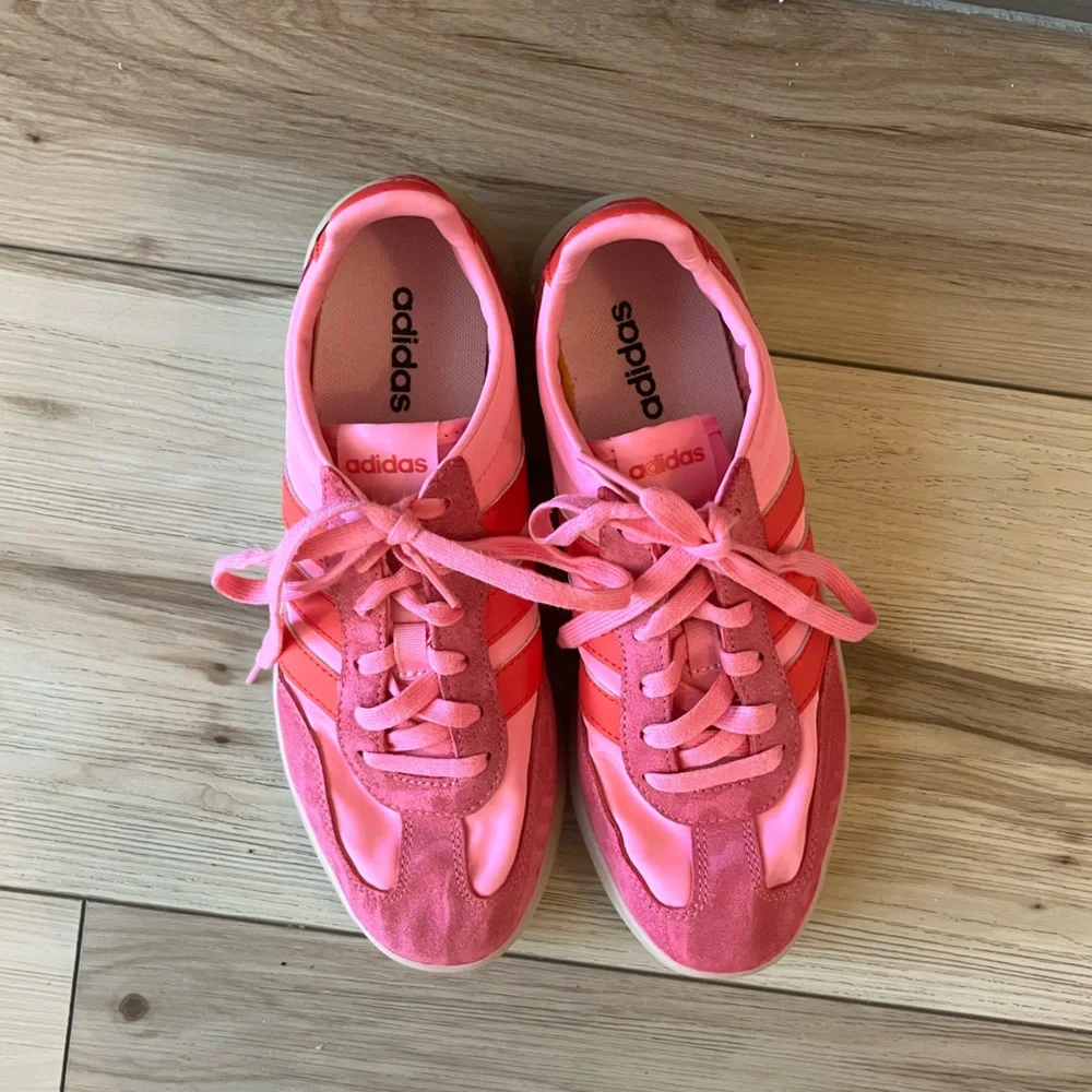 Adidas Barrera Suede top pink and beige sneakers street wear retro style - Picture 2 of 6